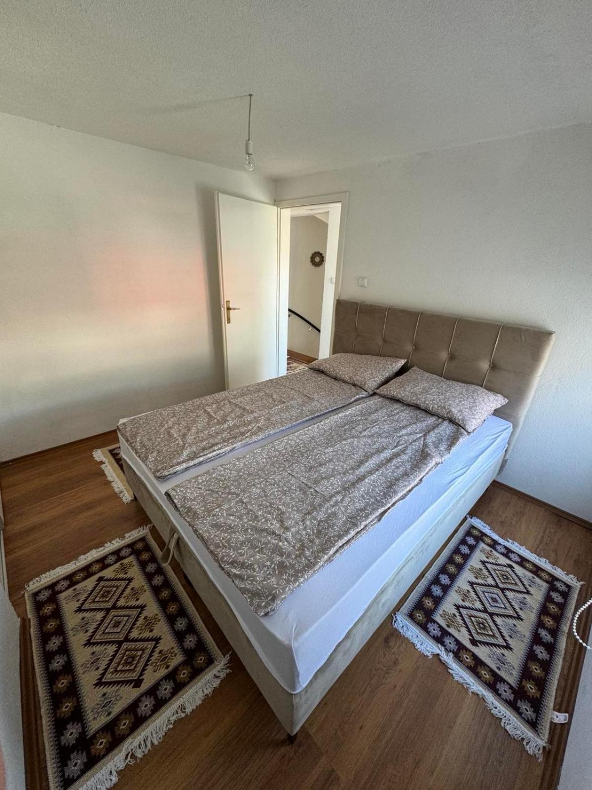 Nar Apartment *